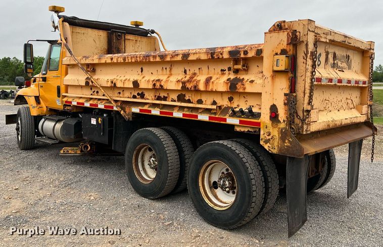 image for item LI9703 2005 International 7400  dump truck