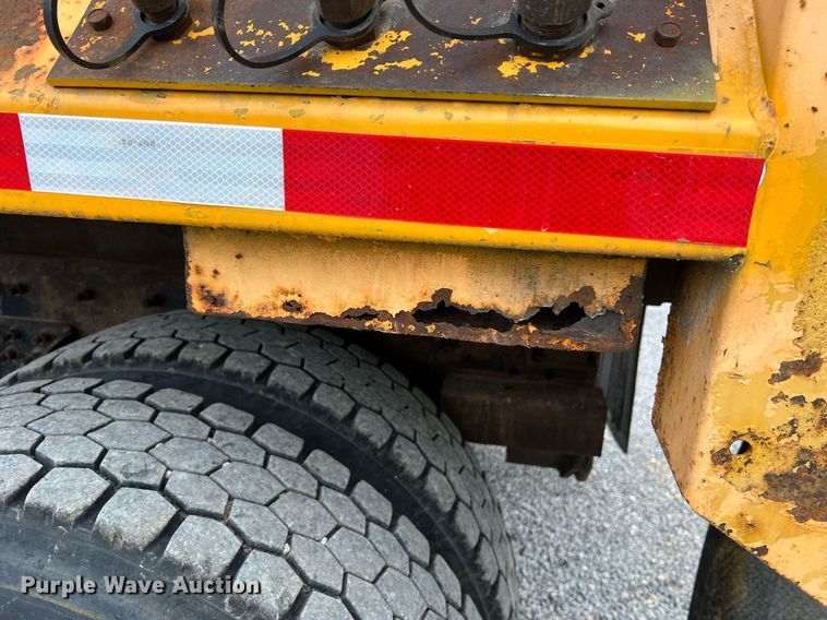 image for item LI9703 2005 International 7400  dump truck