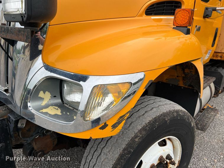 image for item LI9703 2005 International 7400  dump truck