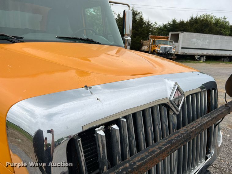 image for item LI9703 2005 International 7400  dump truck