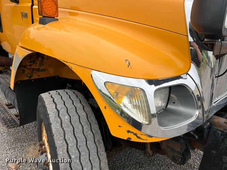 image for item LI9703 2005 International 7400  dump truck