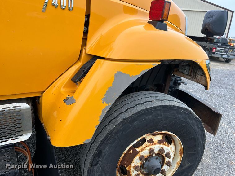 image for item LI9703 2005 International 7400  dump truck