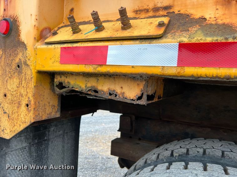 image for item LI9703 2005 International 7400  dump truck