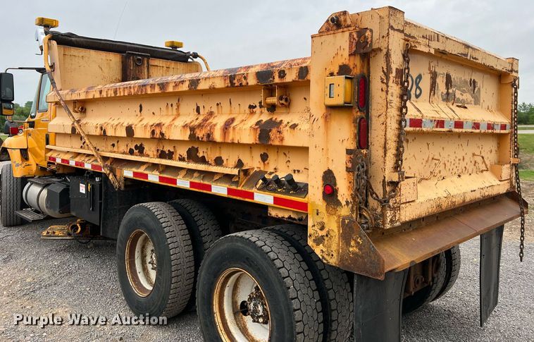 image for item LI9703 2005 International 7400  dump truck