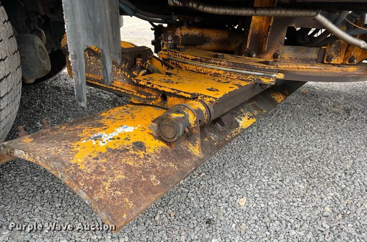 image for item LI9703 2005 International 7400  dump truck