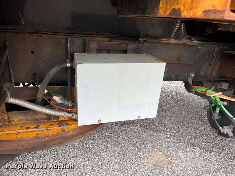 image for item LI9703 2005 International 7400  dump truck