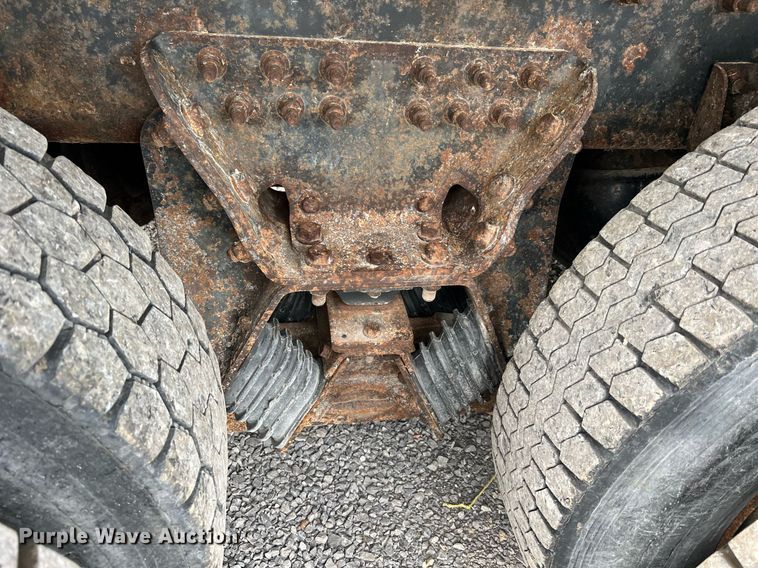 image for item LI9703 2005 International 7400  dump truck