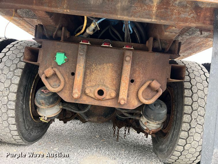 image for item LI9703 2005 International 7400  dump truck