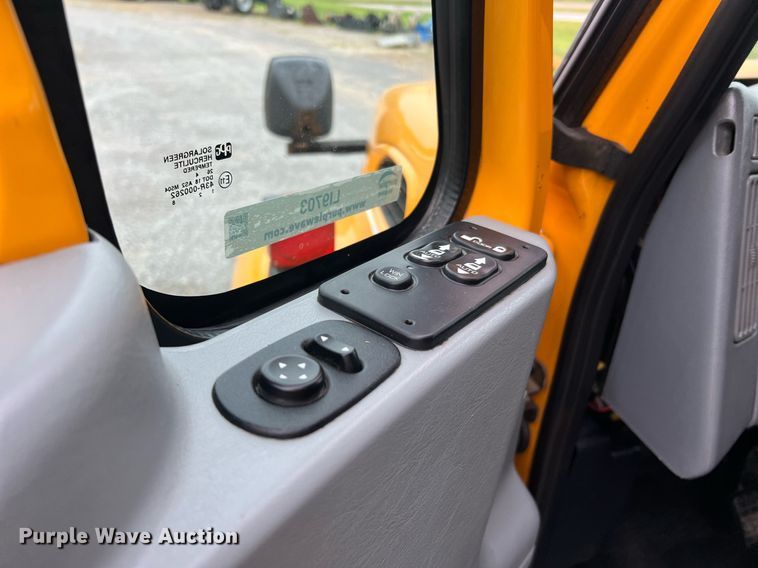 image for item LI9703 2005 International 7400  dump truck