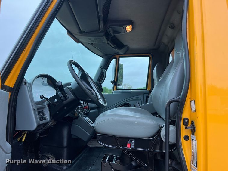 image for item LI9703 2005 International 7400  dump truck