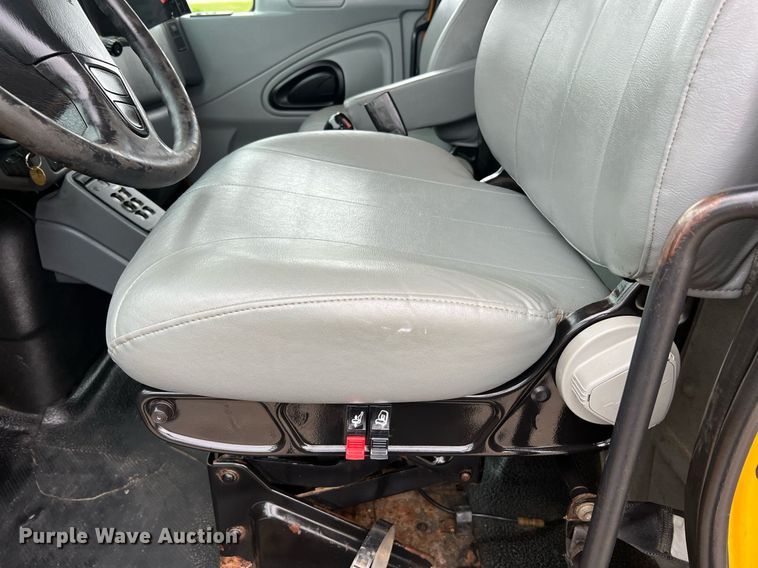 image for item LI9703 2005 International 7400  dump truck