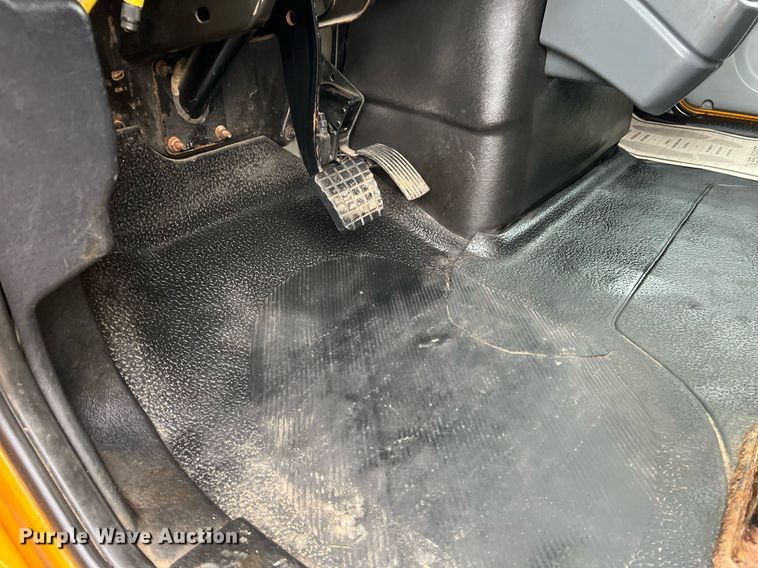 image for item LI9703 2005 International 7400  dump truck