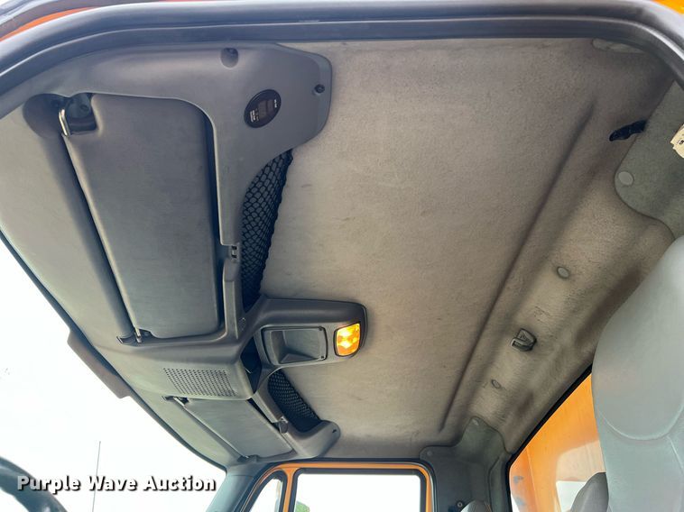 image for item LI9703 2005 International 7400  dump truck