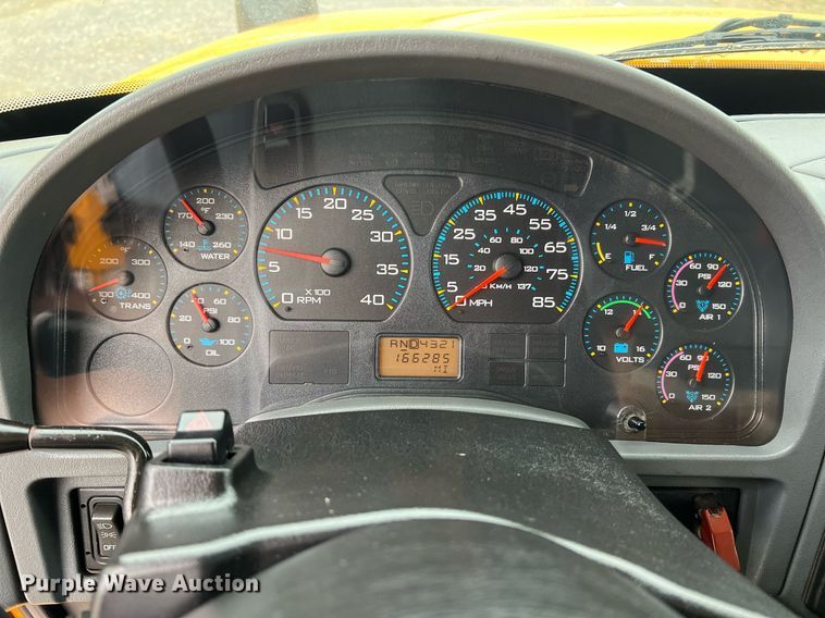 image for item LI9703 2005 International 7400  dump truck