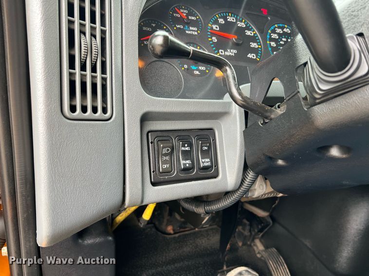 image for item LI9703 2005 International 7400  dump truck