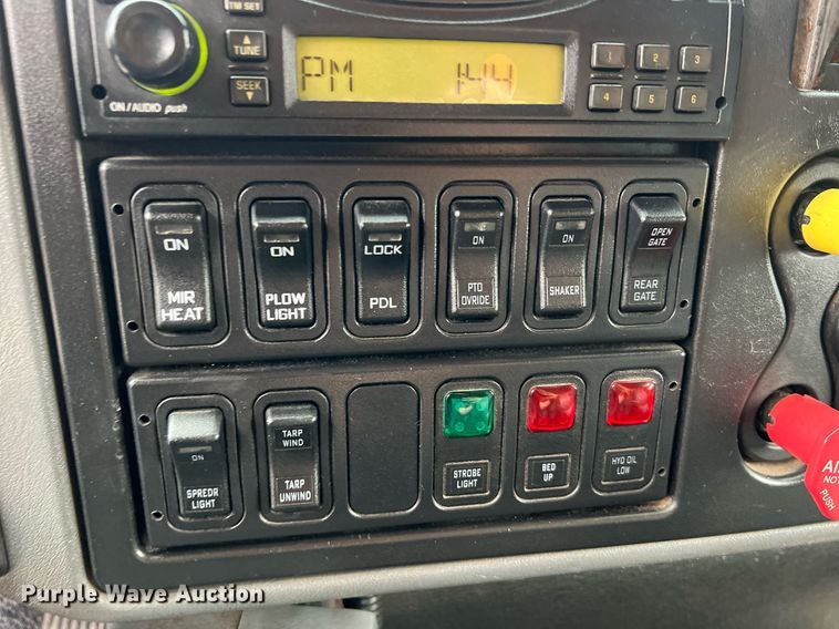 image for item LI9703 2005 International 7400  dump truck