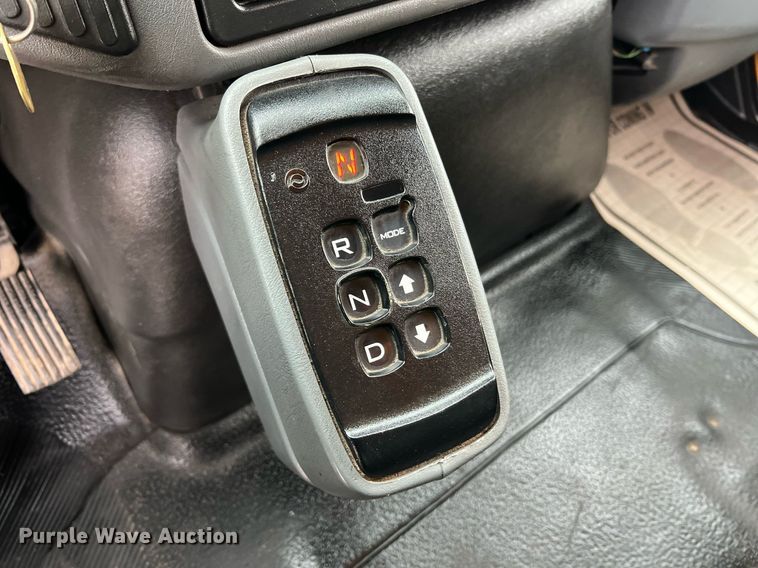 image for item LI9703 2005 International 7400  dump truck