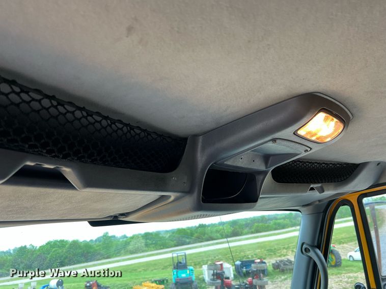 image for item LI9703 2005 International 7400  dump truck