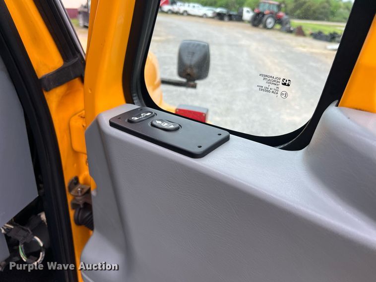 image for item LI9703 2005 International 7400  dump truck