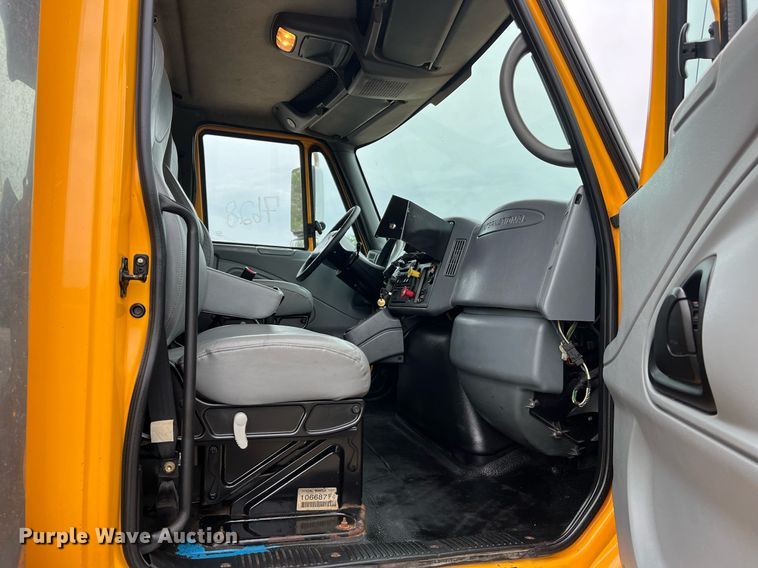 image for item LI9703 2005 International 7400  dump truck