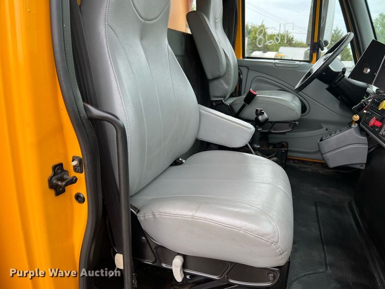 image for item LI9703 2005 International 7400  dump truck