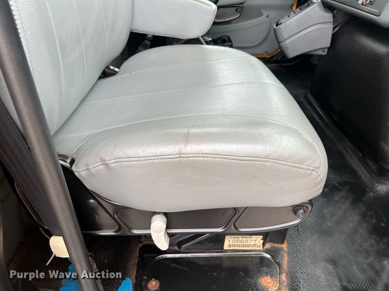 image for item LI9703 2005 International 7400  dump truck