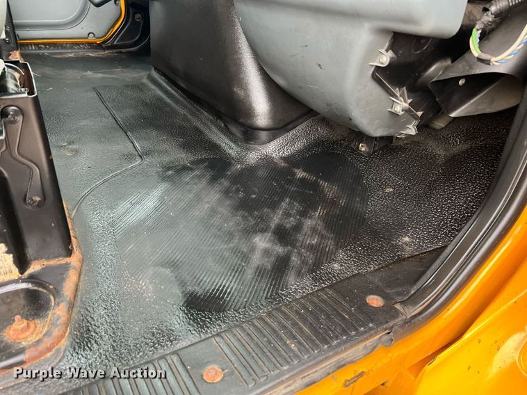 image for item LI9703 2005 International 7400  dump truck