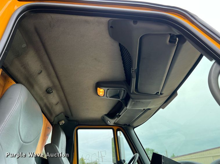 image for item LI9703 2005 International 7400  dump truck