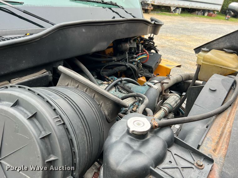 image for item LI9703 2005 International 7400  dump truck