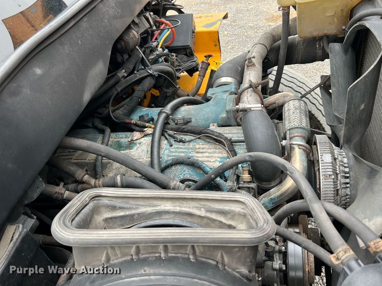 image for item LI9703 2005 International 7400  dump truck