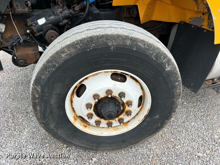 image for item LI9703 2005 International 7400  dump truck