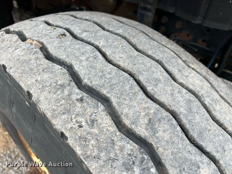 image for item LI9703 2005 International 7400  dump truck