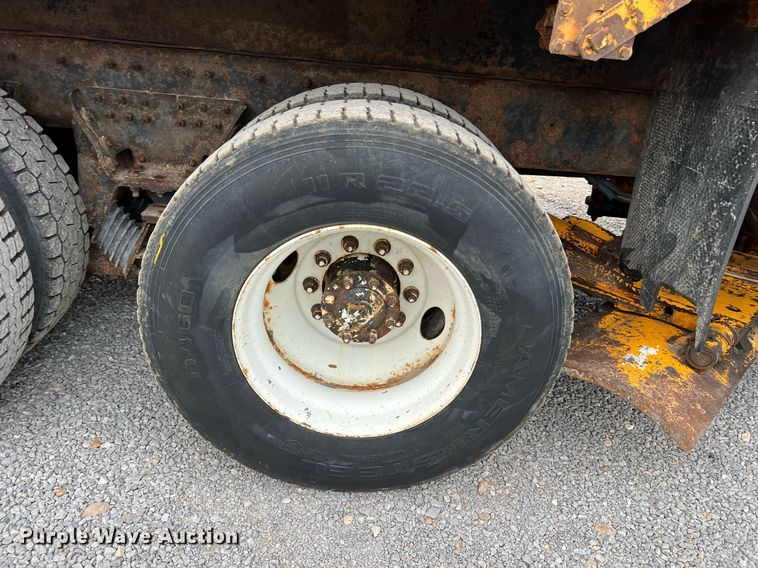 image for item LI9703 2005 International 7400  dump truck