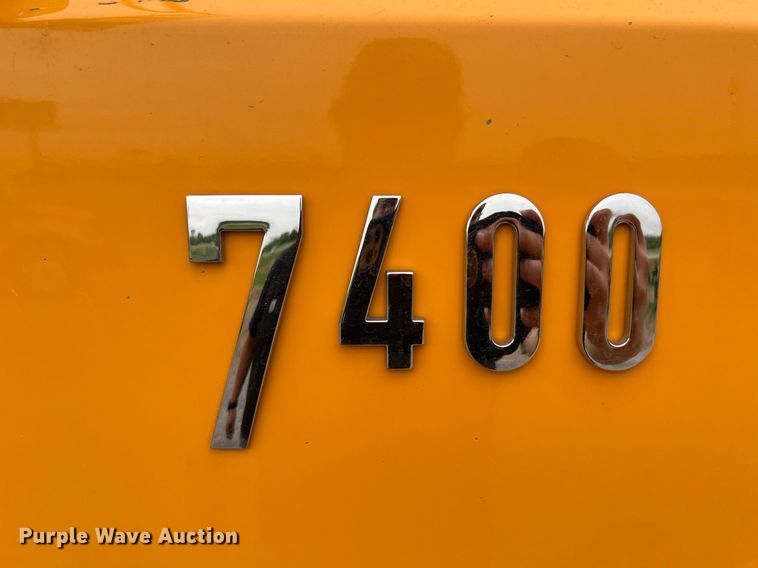 image for item LI9703 2005 International 7400  dump truck