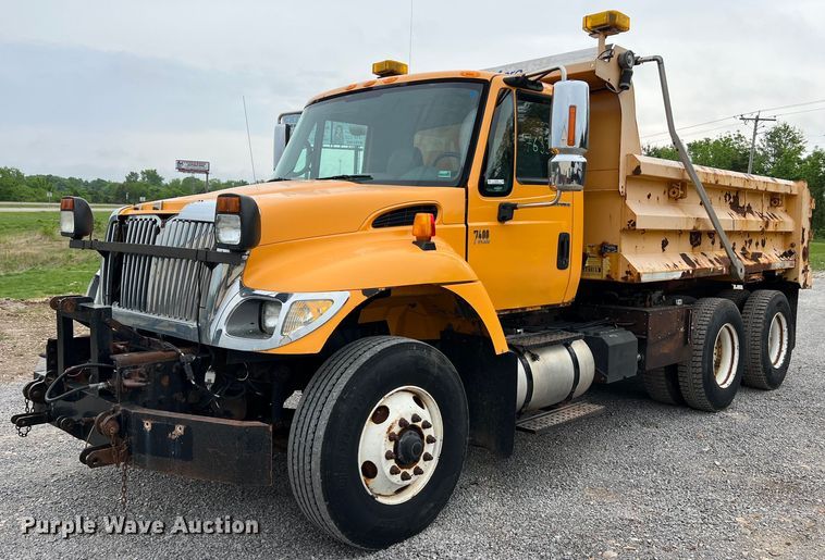 image for item LI9704 2006 International 7400  dump truck
