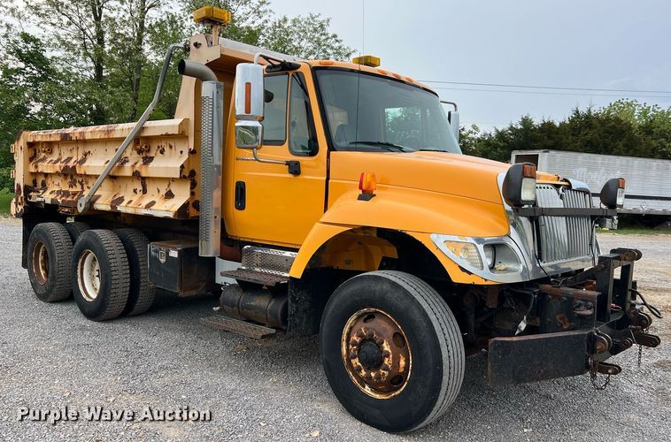 image for item LI9704 2006 International 7400  dump truck