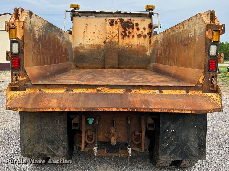image for item LI9704 2006 International 7400  dump truck