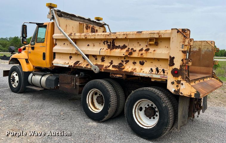 image for item LI9704 2006 International 7400  dump truck