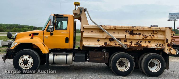 image for item LI9704 2006 International 7400  dump truck