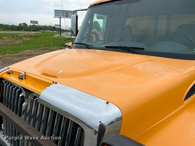 image for item LI9704 2006 International 7400  dump truck