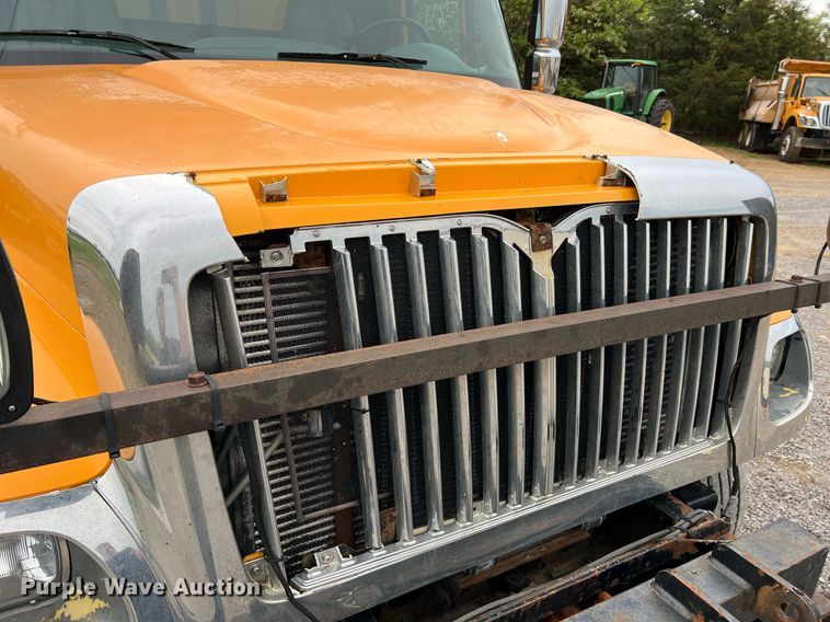 image for item LI9704 2006 International 7400  dump truck