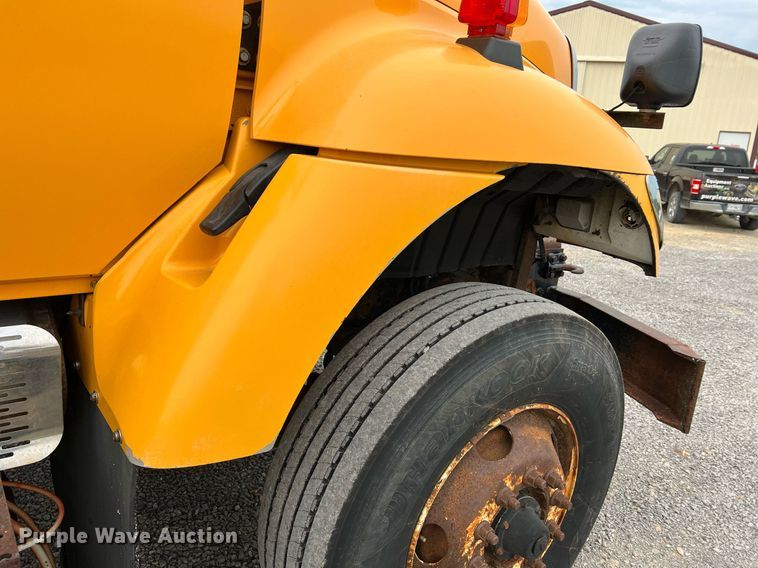 image for item LI9704 2006 International 7400  dump truck