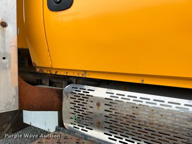 image for item LI9704 2006 International 7400  dump truck