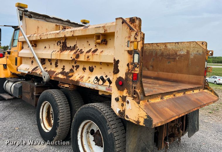 image for item LI9704 2006 International 7400  dump truck