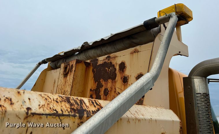 image for item LI9704 2006 International 7400  dump truck