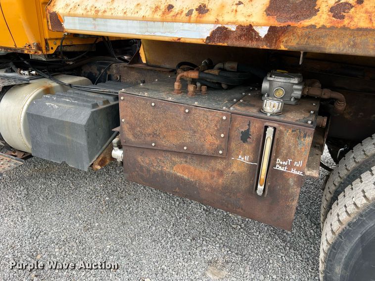 image for item LI9704 2006 International 7400  dump truck