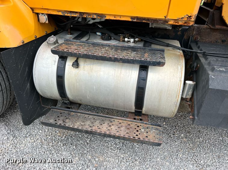 image for item LI9704 2006 International 7400  dump truck