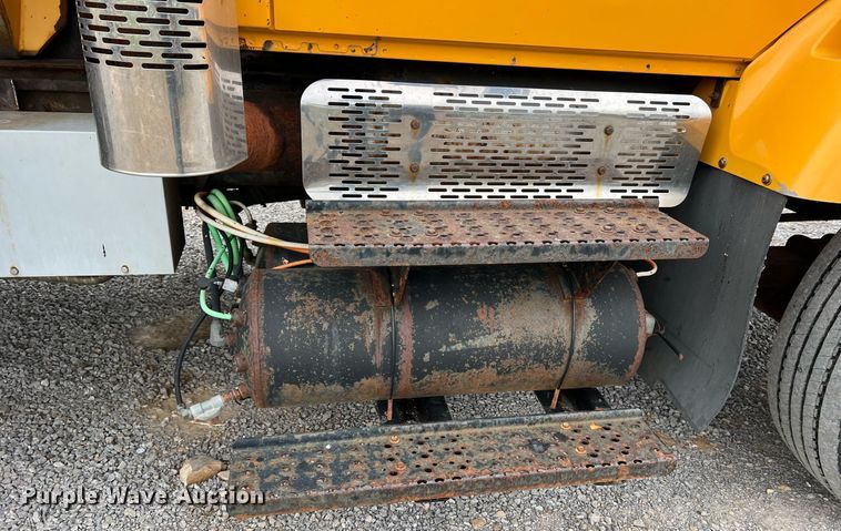 image for item LI9704 2006 International 7400  dump truck