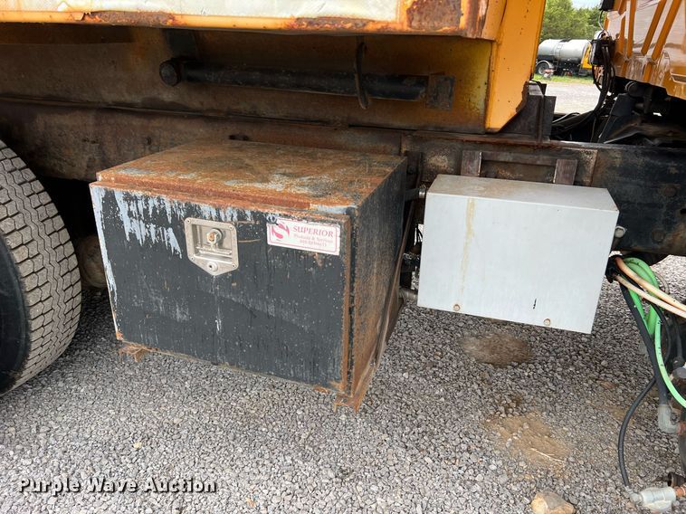 image for item LI9704 2006 International 7400  dump truck