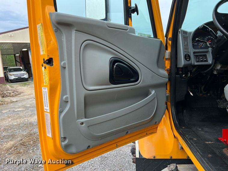 image for item LI9704 2006 International 7400  dump truck